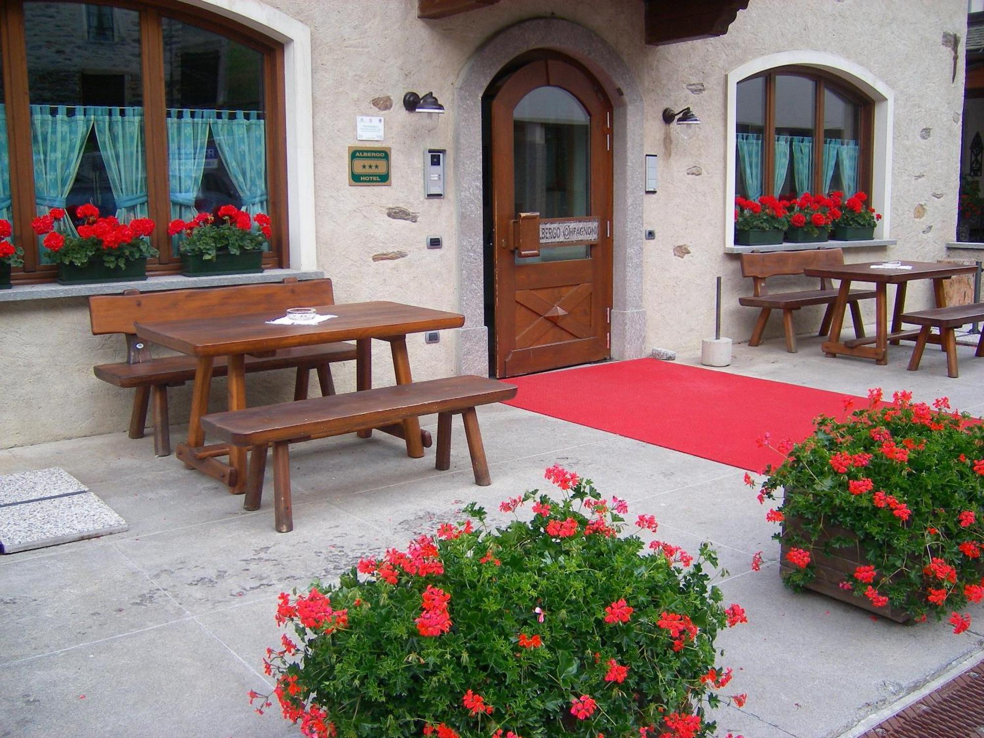 Hotel Compagnoni Санта-Катерина-ди-Вальфурва Экстерьер фото
